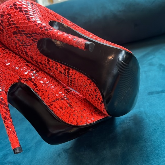 Steve Madden Snake Print Heels - Picture 6 of 7